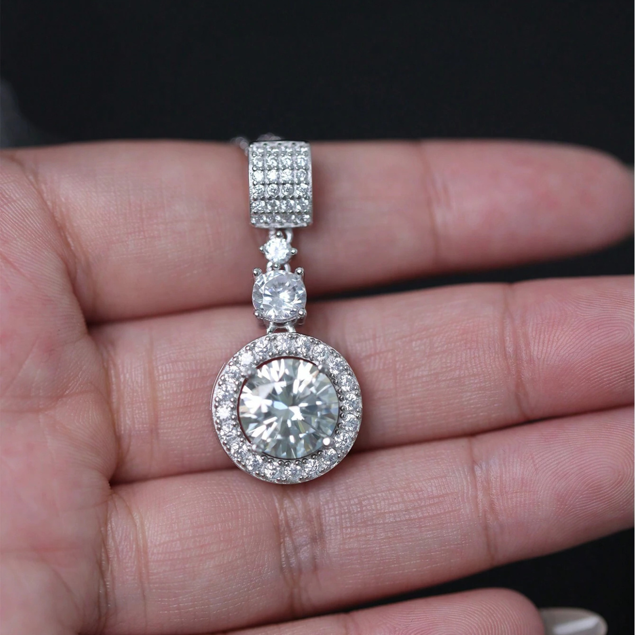 Women's 925 Silver Luxury Round Synthetic Moissanite Pendant Necklace